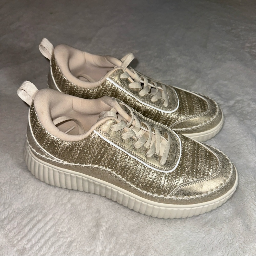 Dream Pairs Size 10 Metallic Lace Up Tennis Shoes Barely Worn